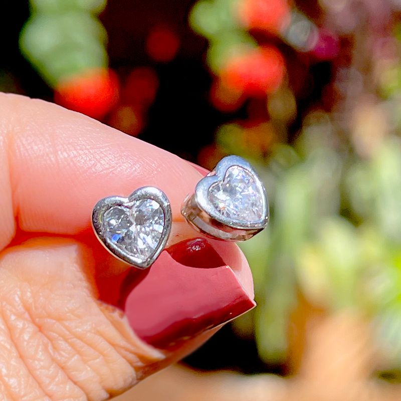 Brinco Coração 6x6mm Zircônia Branca Prata 925