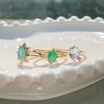 Anel-Oval-Cravejado-Fusion-Esmeralda-Colombiana-Banho-de-Ouro-18K