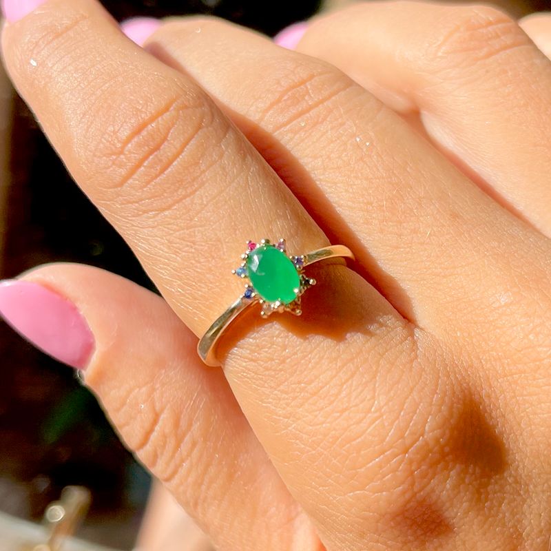Anel-Oval-Cravejado-Cristal-Esmeralda-Banho-de-Ouro-18K-