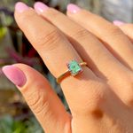 Anel-Solitario-Retangular-Fusion-Esmeralda-Colombiana-Banho-de-Ouro-18K-