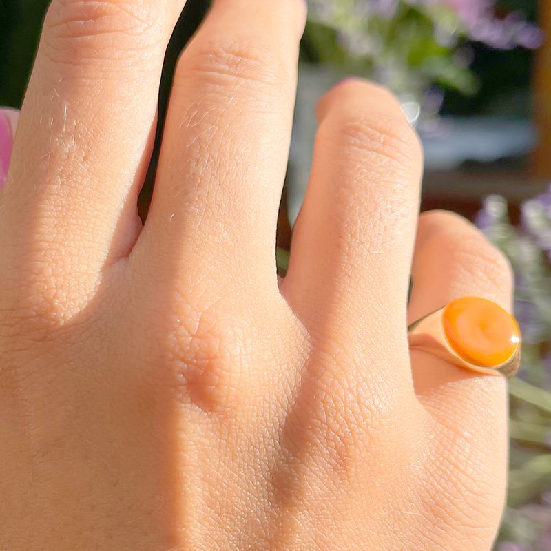Anel-de-Dedinho-Resina-Redondo-Laranja-Banho-de-Ouro-18K