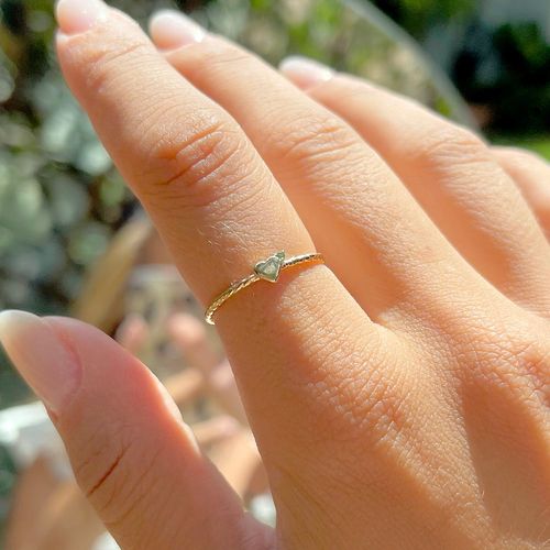 Anel zirconia verde coração aro19
