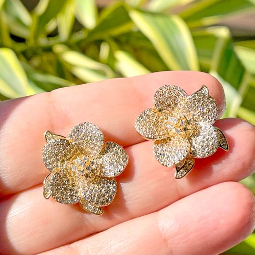 Brinco zirconia branca flor cravejada