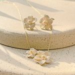 BRINCO-ZIRCONIA-BRANCA-FLOR-CRAVEJADA