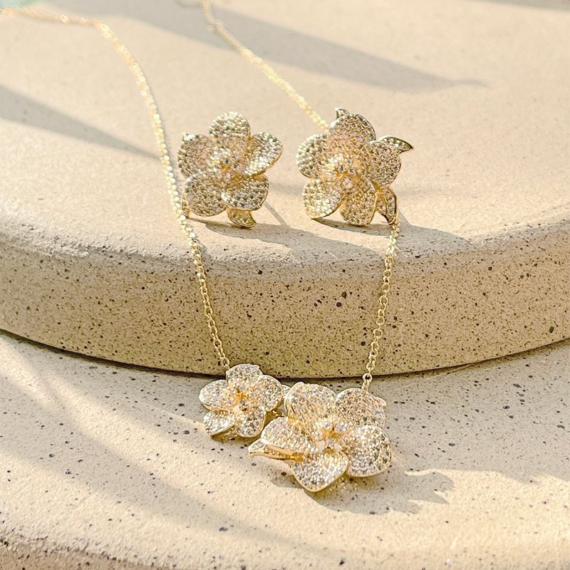 BRINCO-ZIRCONIA-BRANCA-FLOR-CRAVEJADA