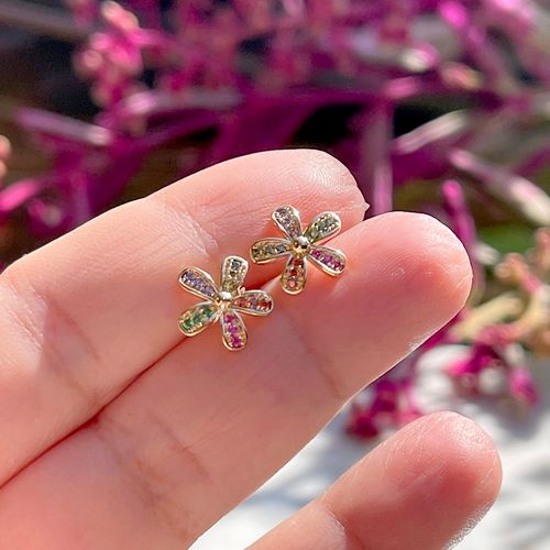 Brinco zirconia colorida floral