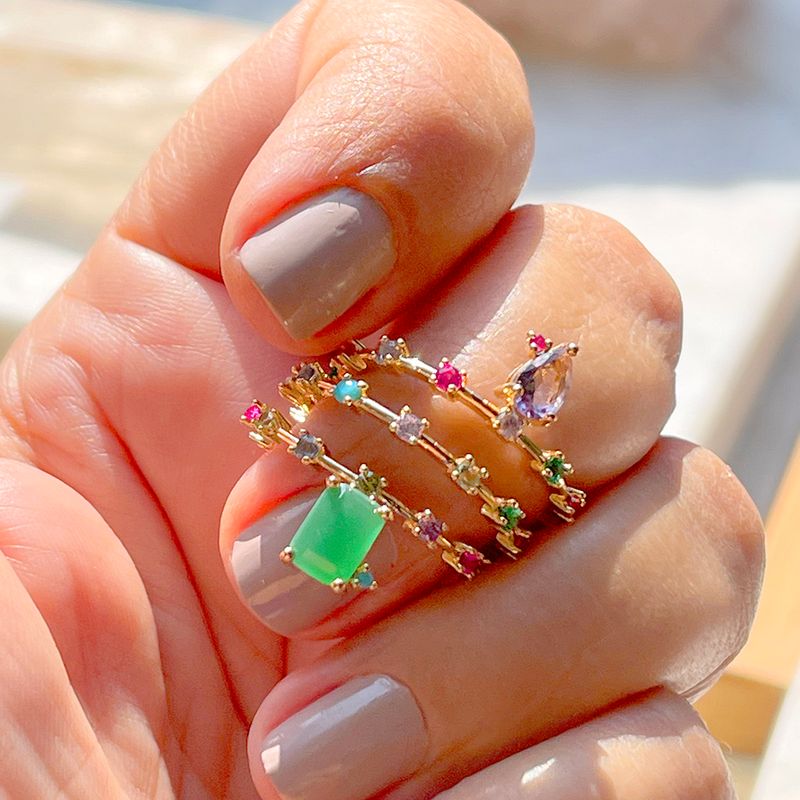 Anel-Cravejado-Gota-Retangulo-Cristal-Esmeralda-Banho-de-Ouro-18K