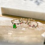 Anel-Cravejado-Gota-Retangulo-Cristal-Esmeralda-Banho-de-Ouro-18K