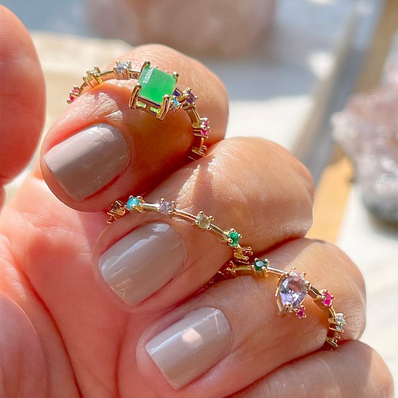 Anel-Cravejado-Gota-Retangulo-Cristal-Esmeralda-Banho-de-Ouro-18K