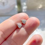 Brinco-Cravejado-Triangulo-Zirconia-Branca-Prata-925