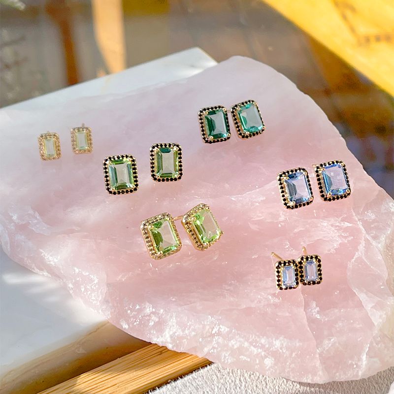 Brinco-Retangulo-Pequeno-Cristal-Ametista-Verde-Zirconia-Branca-Banho-de-Ouro-18K