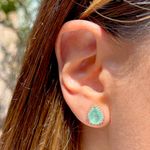 Brinco-Fusion-Esmeralda-Colombiana-Gota-Cravacao-em-Garras-Banho-de-Ouro-18K