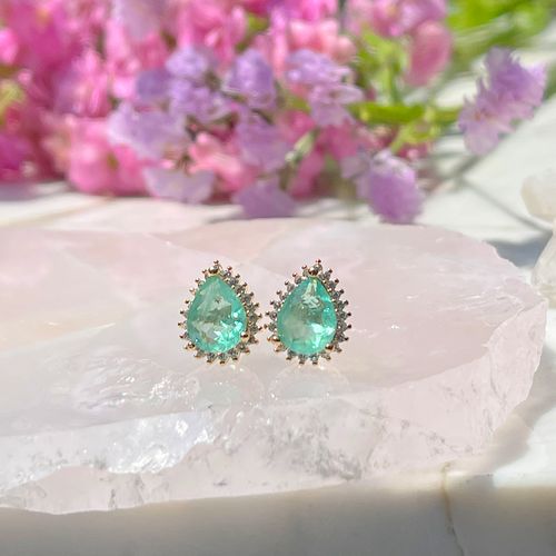 Brinco Fusion Esmeralda Colombiana Gota Cravação em Garras Banho de Ouro 18K