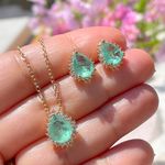 Brinco-Fusion-Esmeralda-Colombiana-Gota-Cravacao-em-Garras-Banho-de-Ouro-18K