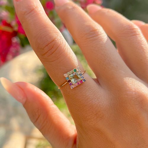 Anel Cristal Ametista Verde Quadrado Cravejado em Garras Banho de Ouro 18K aro 14