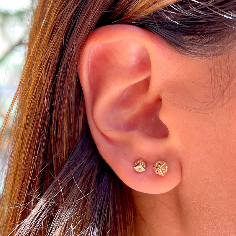 Brinco-Cubo-Pequeno-Zirconia-Colorida-Banho-de-Ouro-18K