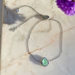 Pulseira-Fusion-Esmeralda-Colombiana-Gota-Com-Cravacao-Em-Garras-Prata-925-