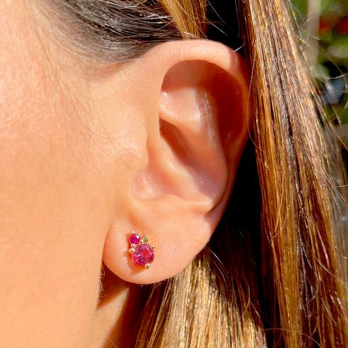 Brinco Cravejado Cristal Turmalina Rosa Cravação em Garra Banho de Ouro 18K