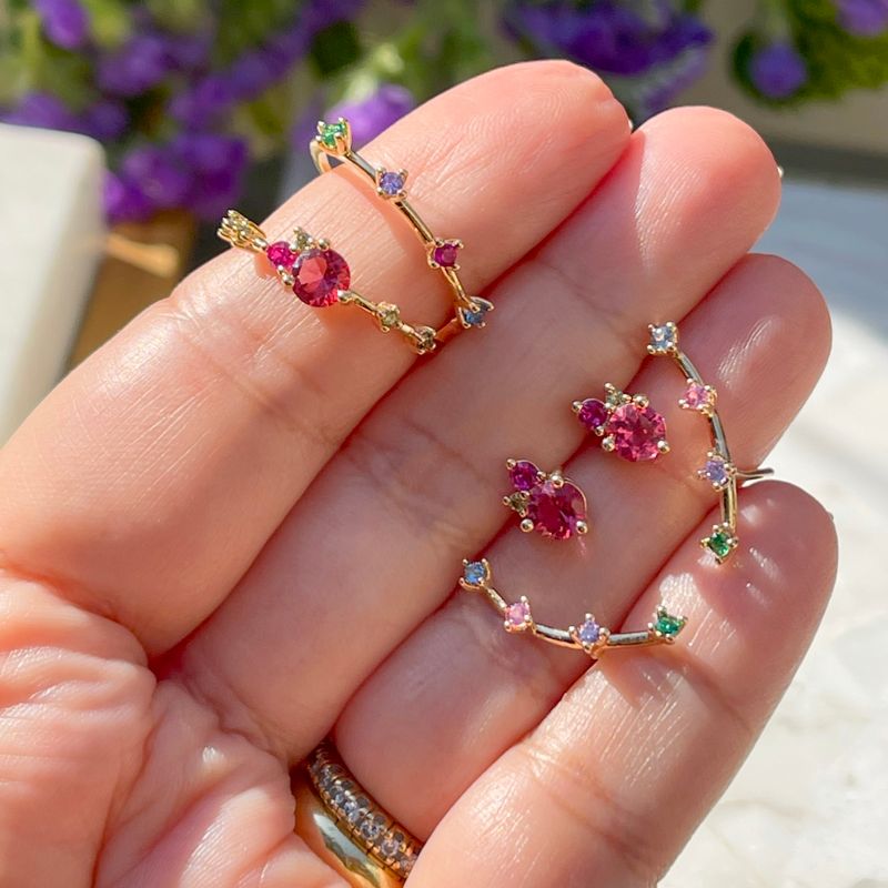 Brinco-Cravejado-Cristal-Turmalina-Rosa-Cravacao-em-Garra-Banho-de-Ouro-18K-