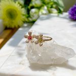 Anel-Cristal-Turmalina-Rosa-Flores-Cravacao-em-Garras-Banho-de-Ouro-18K-