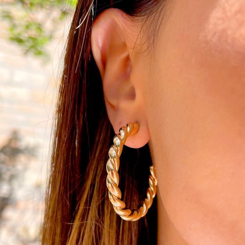 Brinco Argola Entrelaçada Lisa Banho de Ouro 18K