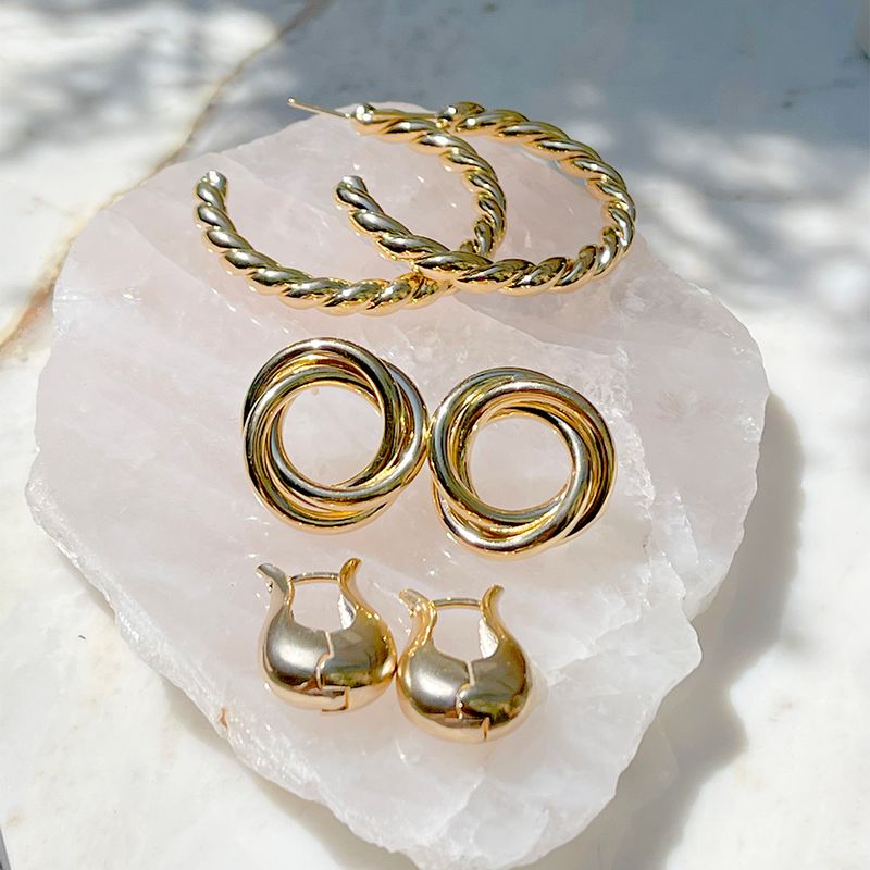 Brinco-Argola-Entrelacada-Lisa-Banho-de-Ouro-18K