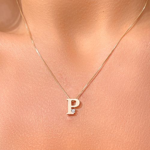 Colar letra p zircônia branca banho de ouro 18k