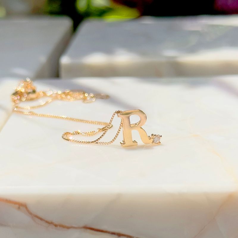 Colar-letra-r-zirconia-branca-banho-de-ouro-18k