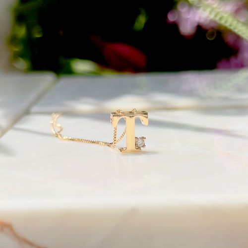 Colar letra t zircônia branca banho de ouro 18k