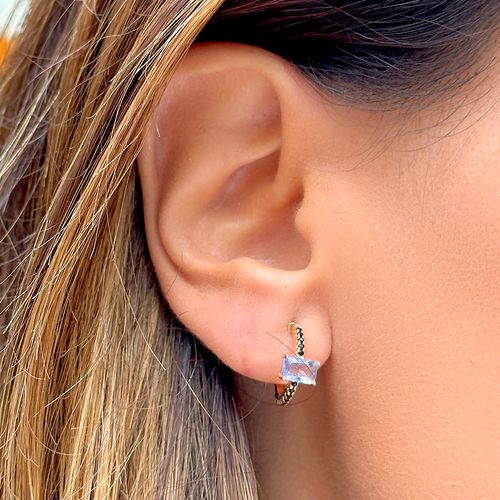 Brinco argola pequena retângulo de cristal tanzanita banho de ouro 18k