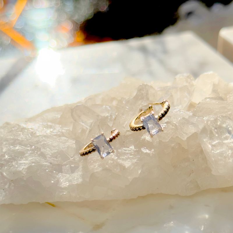 Brinco-argola-pequena-retangulo-de-cristal-tanzanita-banho-de-ouro-18k