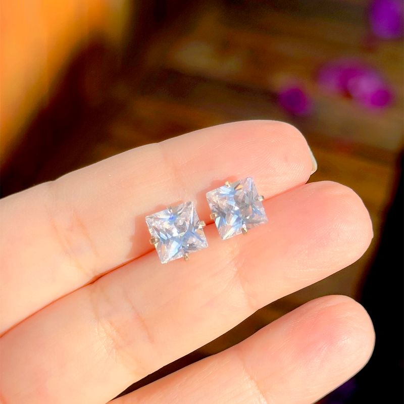 Brinco-quadrado-zirconia-branca-banho-de-ouro-18k