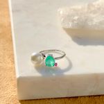 Anel-de-perola-shell-fusion-esmeralda-com-zirconia-vernelha-prata-925