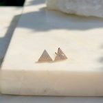 Brinco-cravejado-piramide-zirconia-branca-banho-de-ouro-18k-