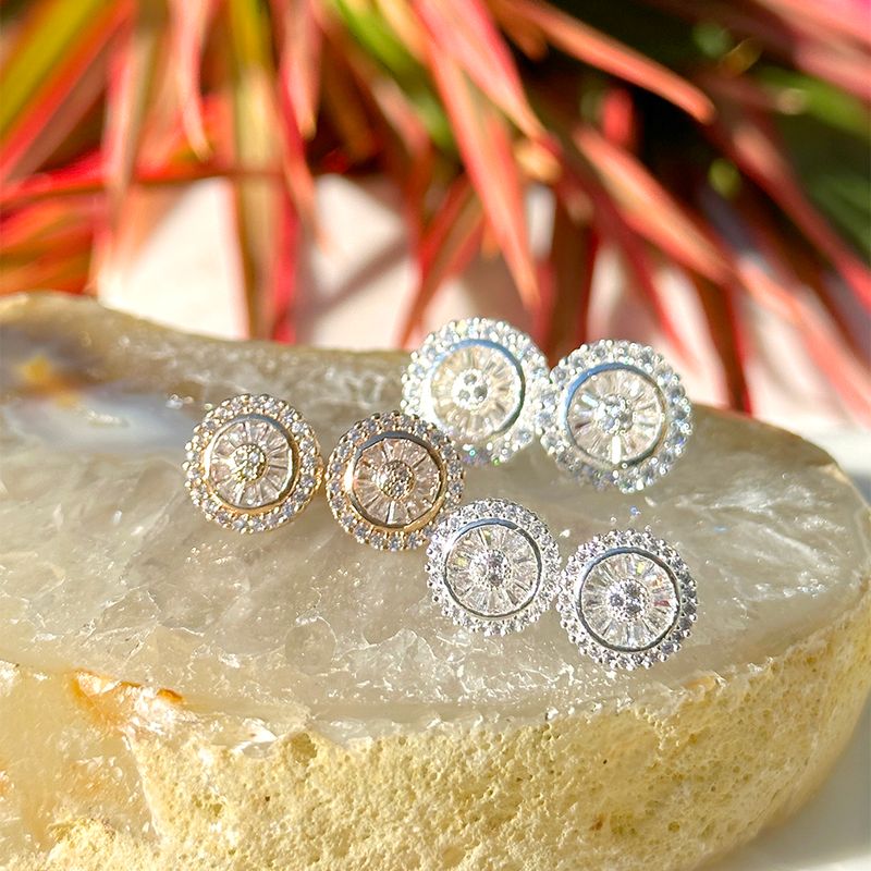 Brinco-pizza-zirconia-branca-tamanho-medio-banho-de-ouro-18k