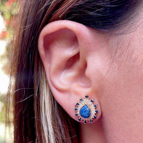 Brinco corundum zirconia branca gotão cravejado (super promoção)