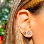 Kit-de-brincos-flores-zirconias-coloridas-3-pares-banho-de-prata-nano-silver