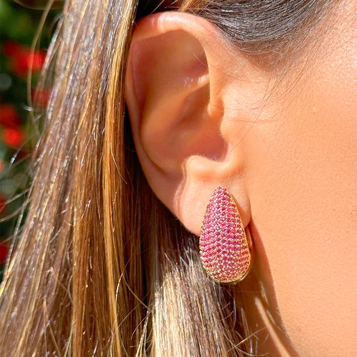 Brinco argola zircônia vermelha banho de ouro 18k