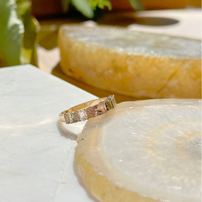 Orecchini Pendenti In Argento 925 Placcato Oro Con Ametista Verde E Peridoto Naturale – Lunghezza 4,9 Cm – Eleganza Geometrica
