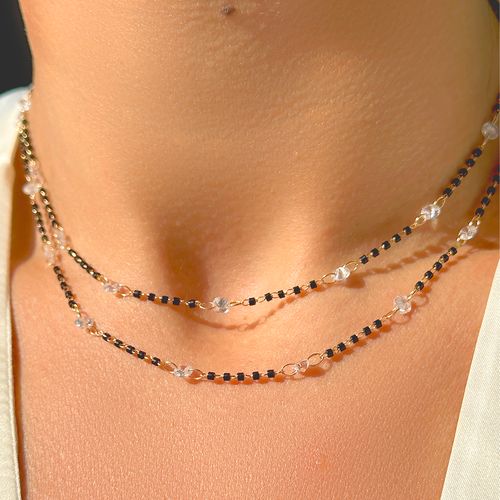 Colar cristais preto/branco 80cm banho de ouro 18k