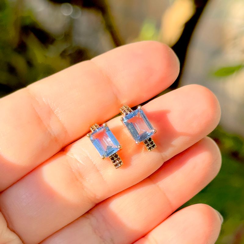 Brinco-cravejado-lateral-cristal-london-blue-banho-de-ouro-18k-nano-gold