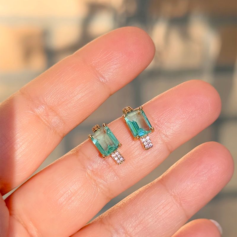Brinco-cravejado-lateral-cristal-paraiba-banho-de-ouro-18k-nano-gold