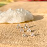 Kit-de-brincos-trevo-zirconia-branca-banho-de-ouro-18k