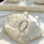 Anel-Zirconia-Branca-Bolinhas-Trilho-Prata-925