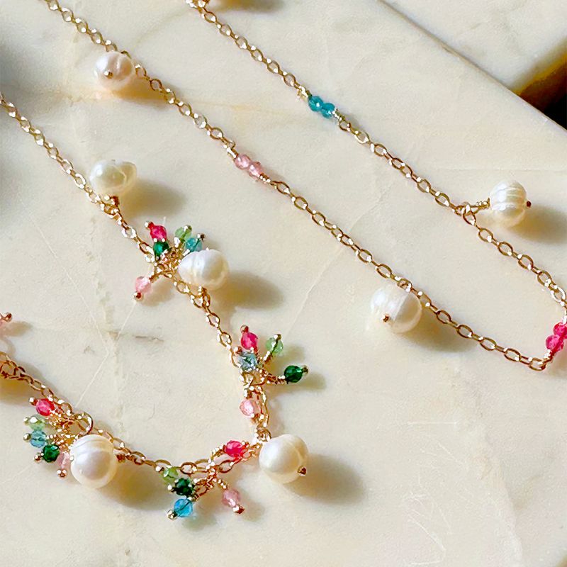 Colar-perola-de-agua-doce-cristal-esmeralda-47cm-banho-de-ouro-18k