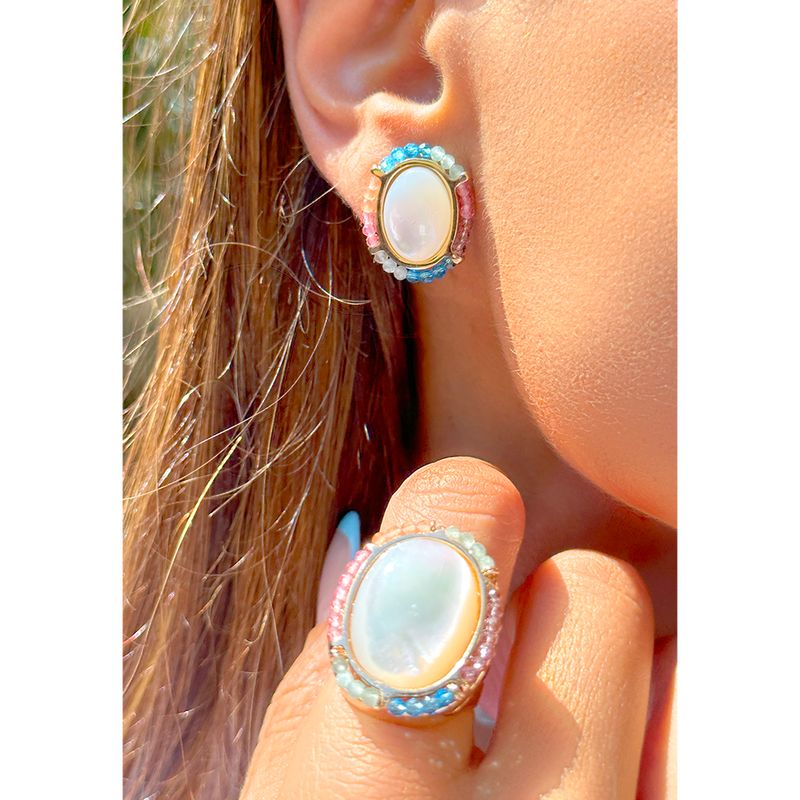 Brinco-oval-madreperola-cristal-topazio-azul-banho-de-ouro-18k-nano-gold