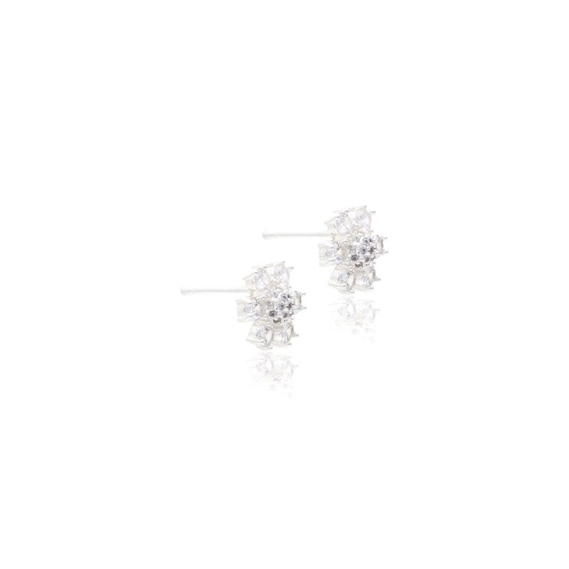 Brinco-botao-flor-zirconia-branca-banho-de-prata-nano-silver