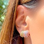 Brinco-Onda-8-Linhas-Zirconias-Coloridas-Banho-de-Ouro-18K-Nano-Gold