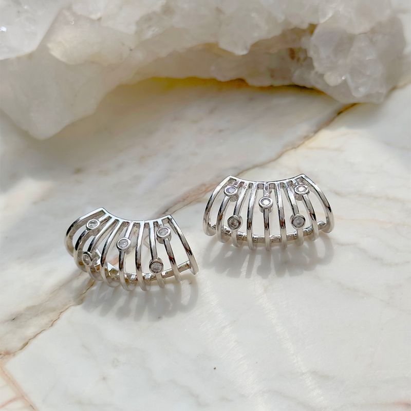 Brinco-onda-ponto-de-luz-zirconia-branca-banho-de-rodio-branco