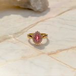 Anel-gota-bordada-cristal-turmalina-rosa-banho-de-ouro-18k-nano-gold
